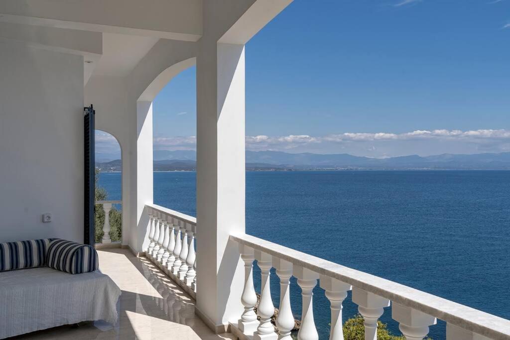 Laconian Collection Villa Big Blue Mavrovoúnion 外观 照片